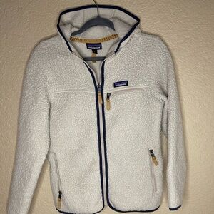 Patagonia Women's White Fleece Jacket with Navy Trim